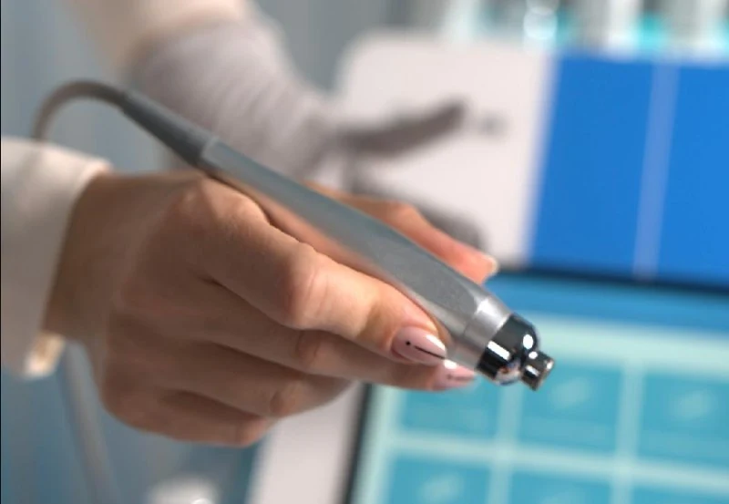 DermeLuxx Ultra HydroDiamond handpiece with textured diamond tip for surface refinement and extraction protocols